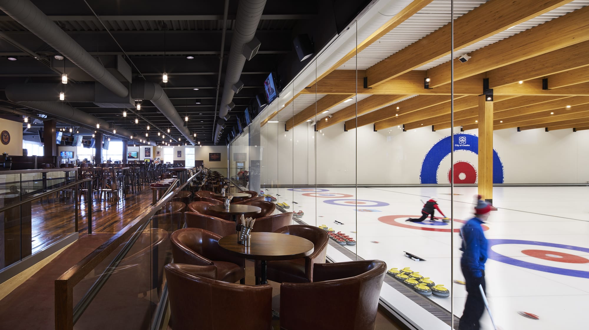 Restaurant curling view2
