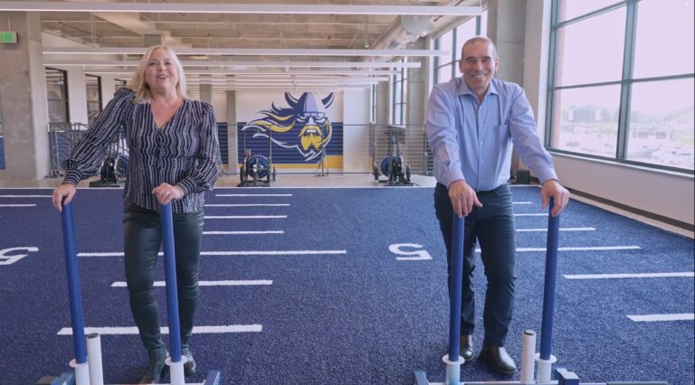 Dave and Shireen push the sleds